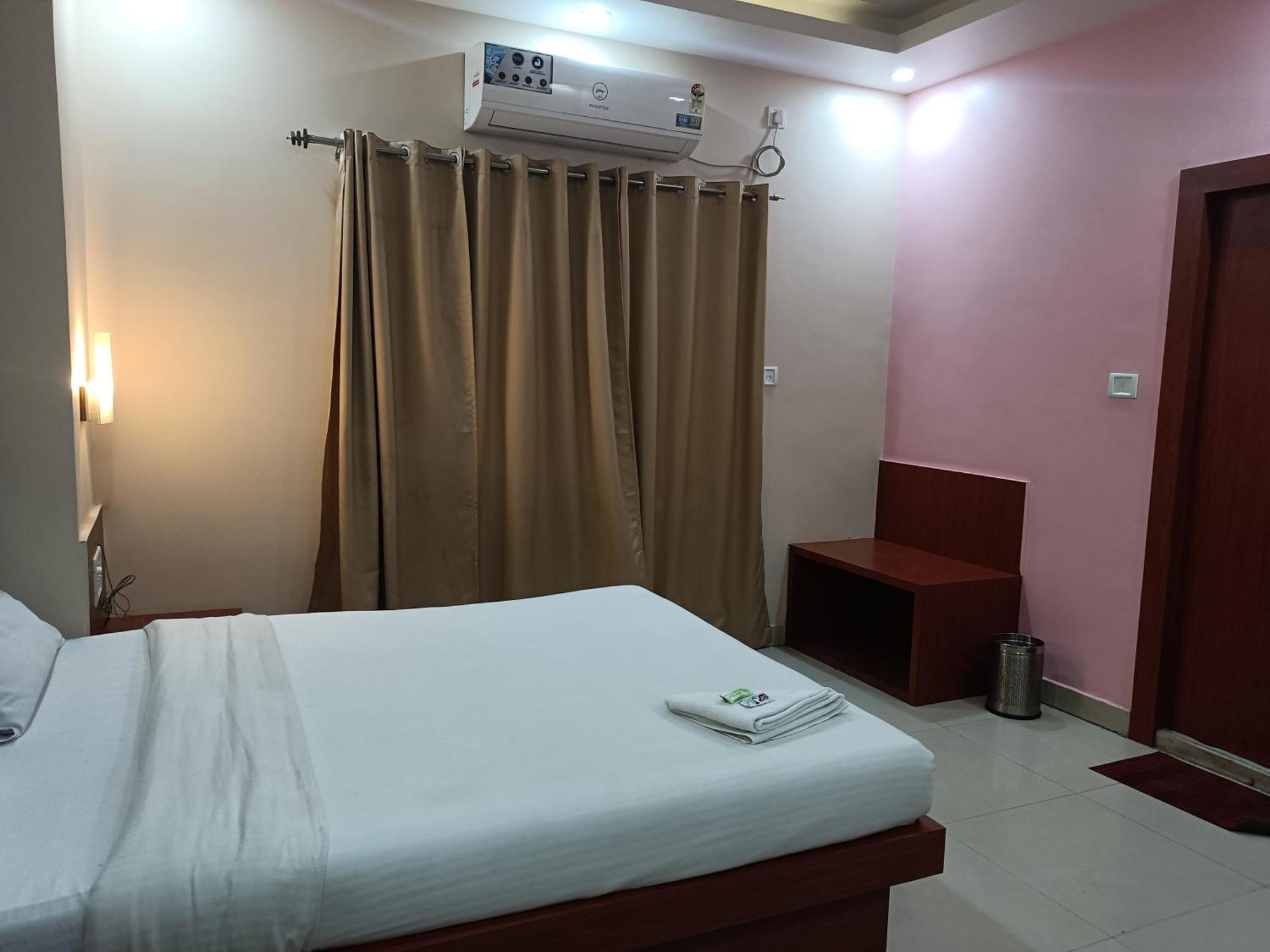 Hotel Sudakshina By Roh Silchar Buitenkant foto
