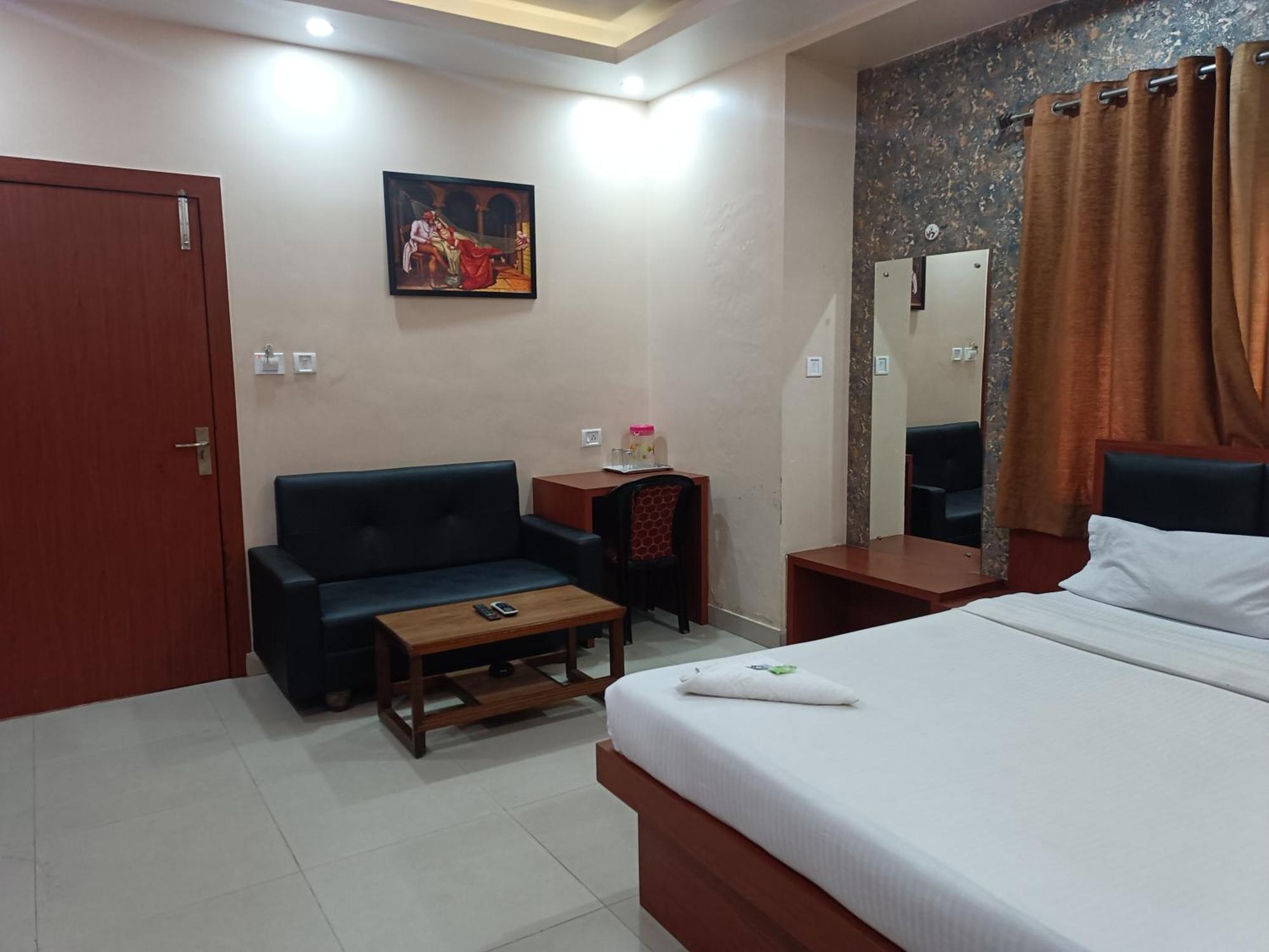 Hotel Sudakshina By Roh Silchar Buitenkant foto