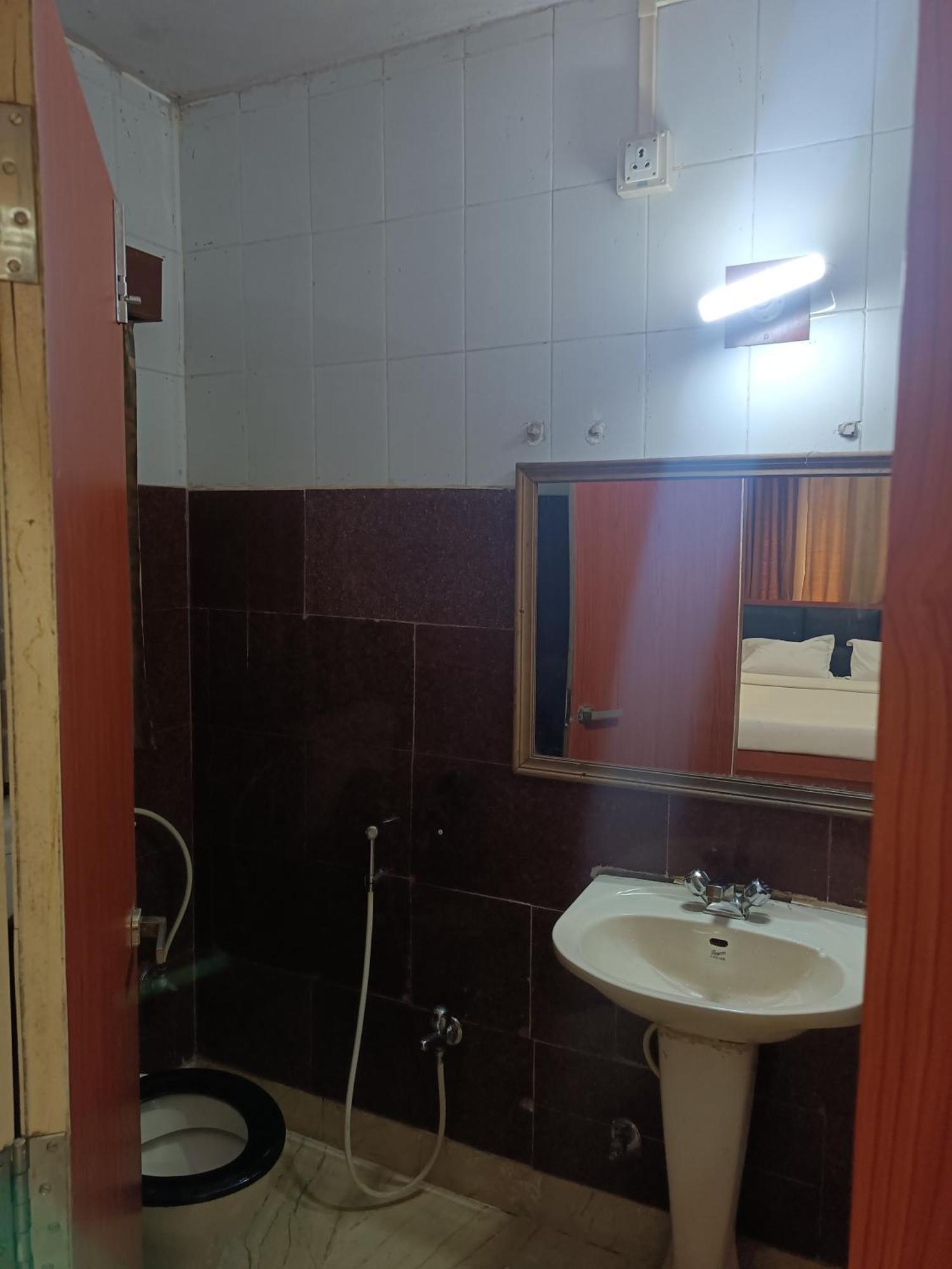 Hotel Sudakshina By Roh Silchar Buitenkant foto